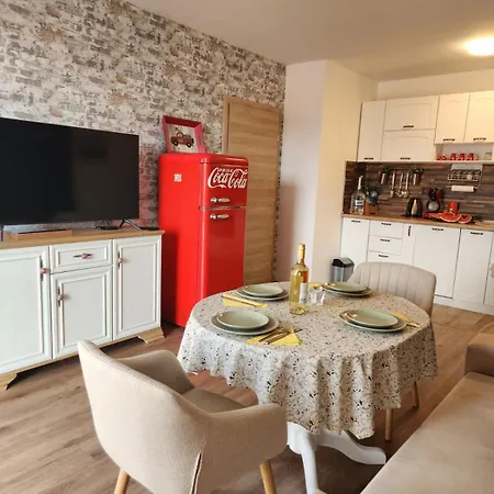 Lili's Azur Apartman *